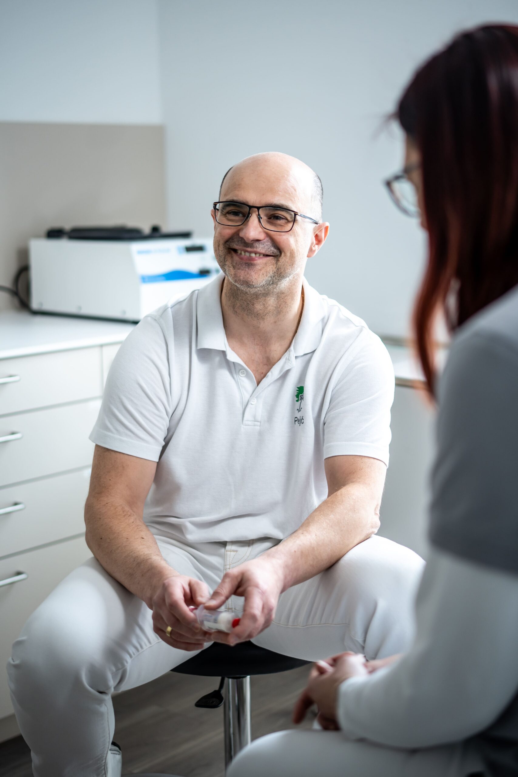 Beratungsgespräch zur regenerativen Arthrose-Therapie in Wiesloch